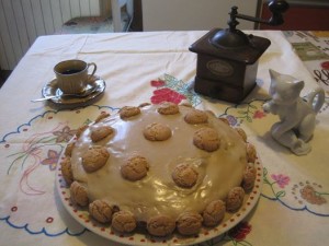 torta con amaretti