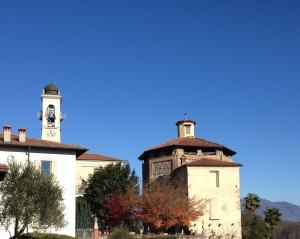 Vista della Chiesa e del Santuario dal campo di pallavolo dell'oratorio