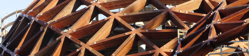 Un dettaglio della struttura in legno lamellare del padiglione della Malesia