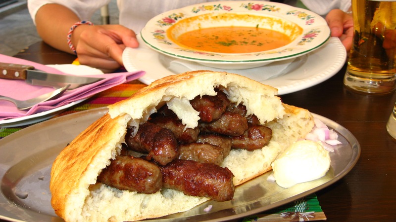 Cevapi_s_kajmakom