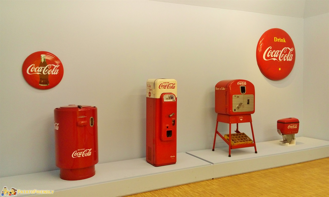 La-Triennale-di-Milano-Arts-and-Foods-Distributori-di-Coca-Cola-storici